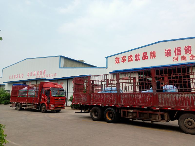 排隊發貨，兩車貨同（tóng）時（shí）發（fā），四台630kw電機、啟動櫃出發