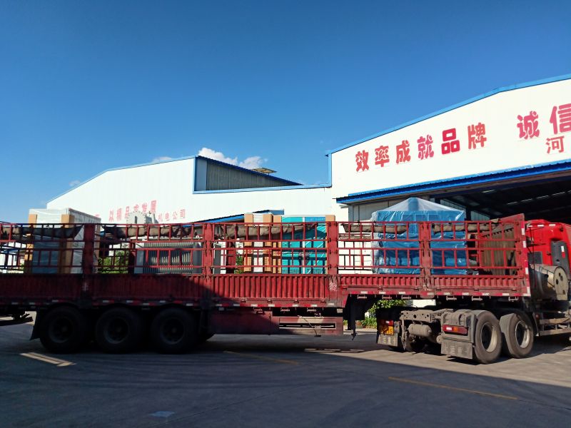變頻電機（jī）、變頻櫃、變壓器、高壓開關櫃（guì）、低（dī）壓開關櫃、補償櫃，一套發往鑽井現（xiàn）場（chǎng）